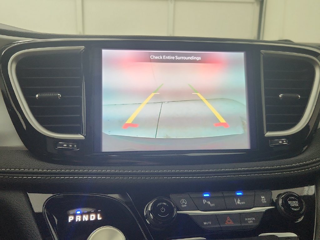 Certified 2025 Chrysler Pacifica Limited FWD image 28