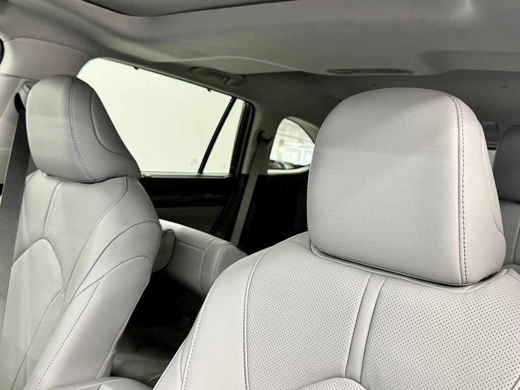 Used 2026 Toyota Highlander Limited image 23