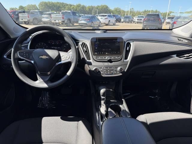 Used 2025 Chevrolet Malibu LT FWD image 14