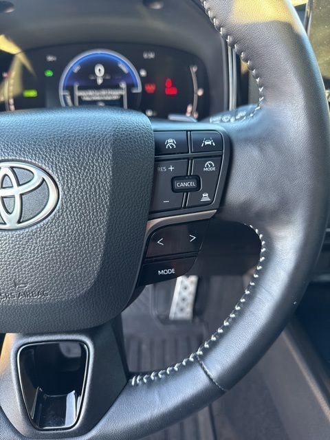 Used 2025 Toyota Camry SE w/ Convenience Package image 23