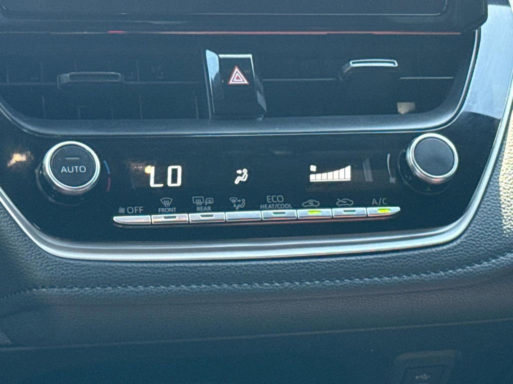 Used 2025 Toyota Corolla SE image 18