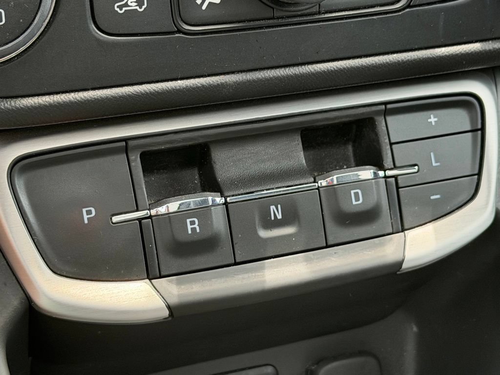Used 2023 GMC Terrain SLT w/ Infotainment Package II AWD/4WD image 17