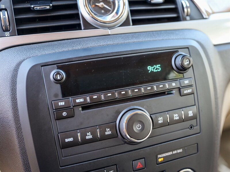 Used 2011 Buick Enclave CXL FWD image 29