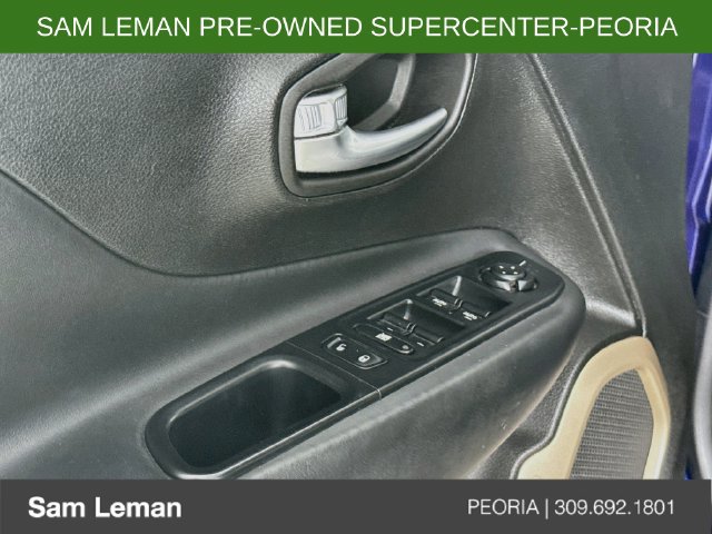 Used 2016 Jeep Renegade Limited FWD image 18