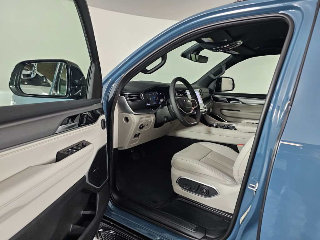 New 2026 Jeep Grand Wagoneer Limited w/ Rear Seat Video Group I AWD/4WD image 21