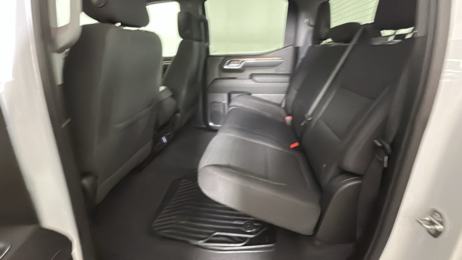 Used 2024 Chevrolet Silverado 1500 LT AWD/4WD image 31