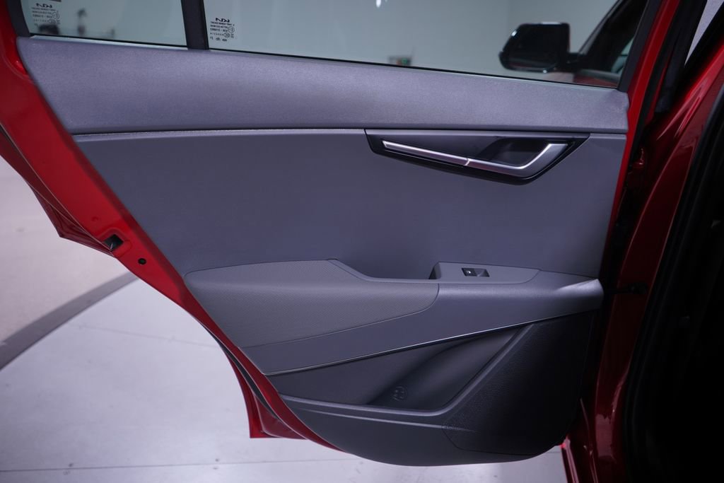 Used 2025 Kia Niro SX Touring image 15