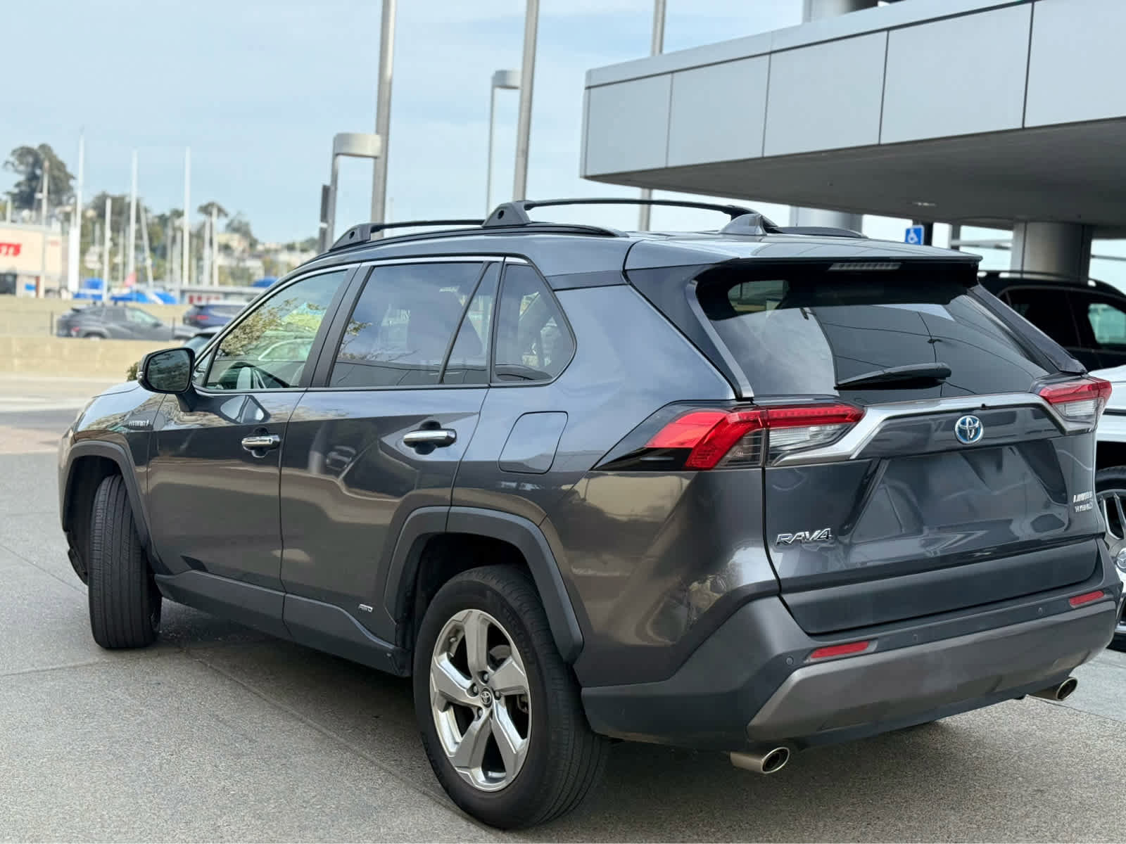 Used 2019 Toyota RAV4 Limited image 3
