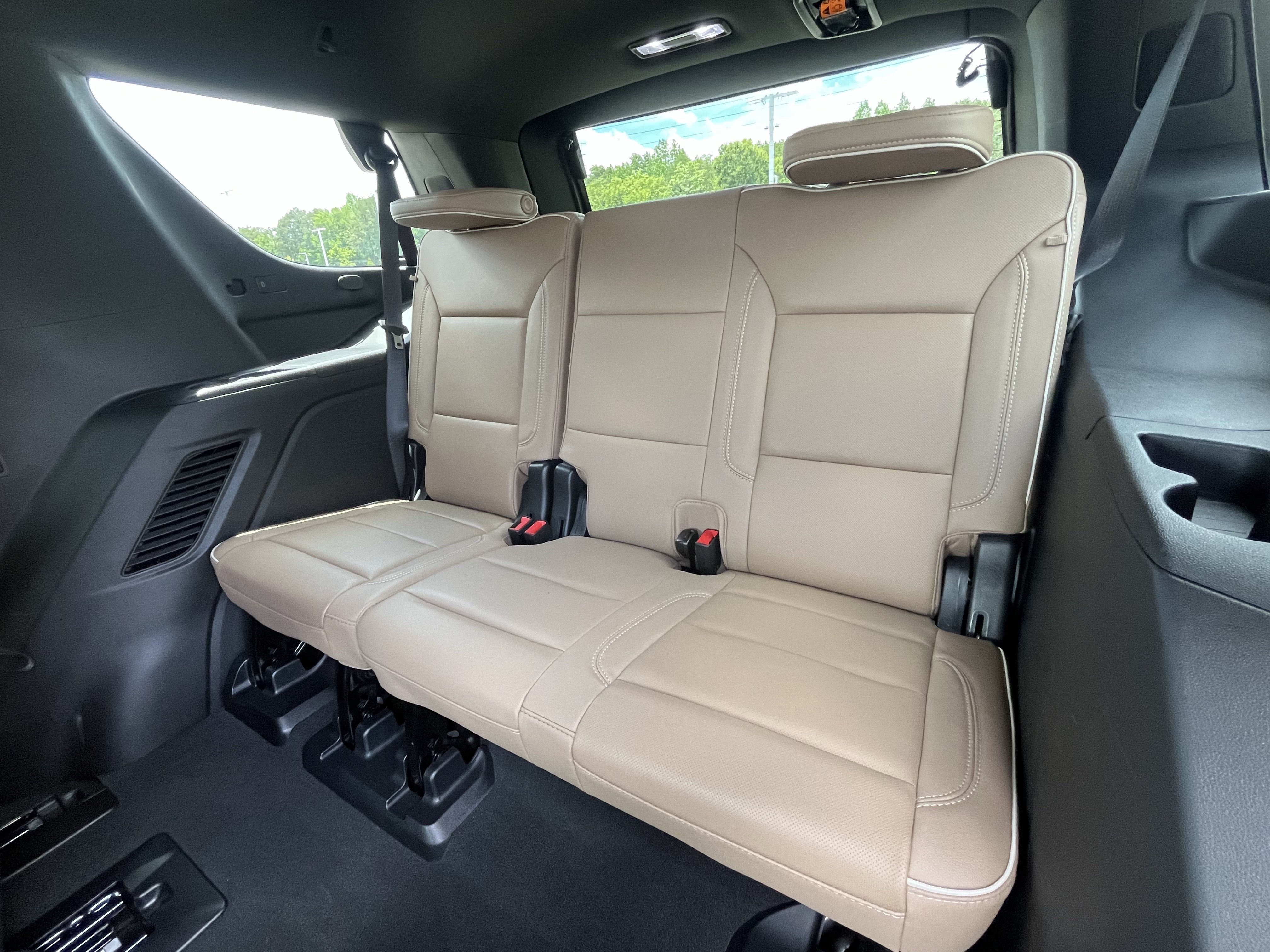 Used 2023 Chevrolet Tahoe Premier w/ Premium Package 2 AWD/4WD image 35