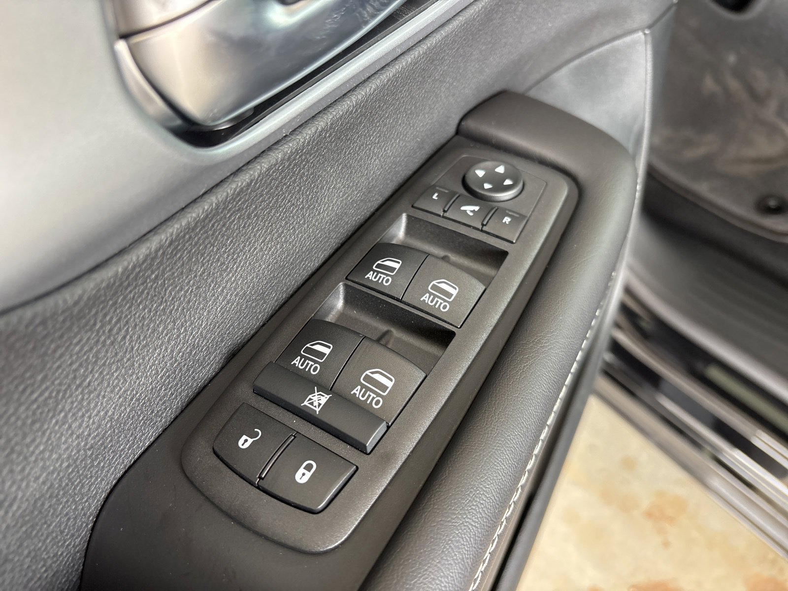 New 2026 Chrysler Pacifica Limited w/ S Appearance Package FWD image 12