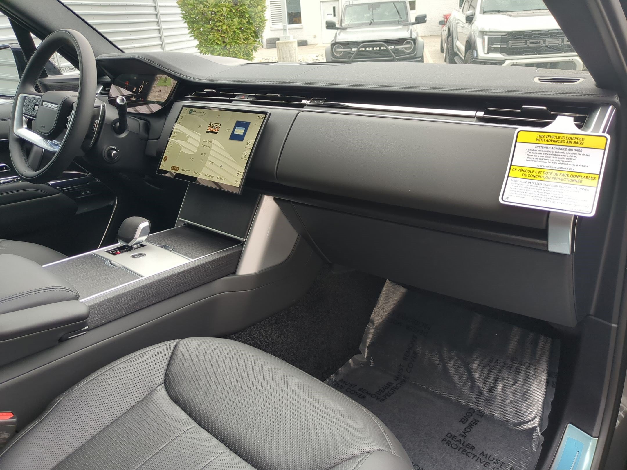 New 2026 Land Rover Range Rover Long Wheelbase SE AWD/4WD image 33