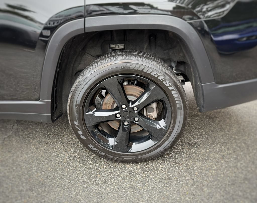 Used 2023 Jeep Grand Cherokee L Altitude AWD/4WD image 16