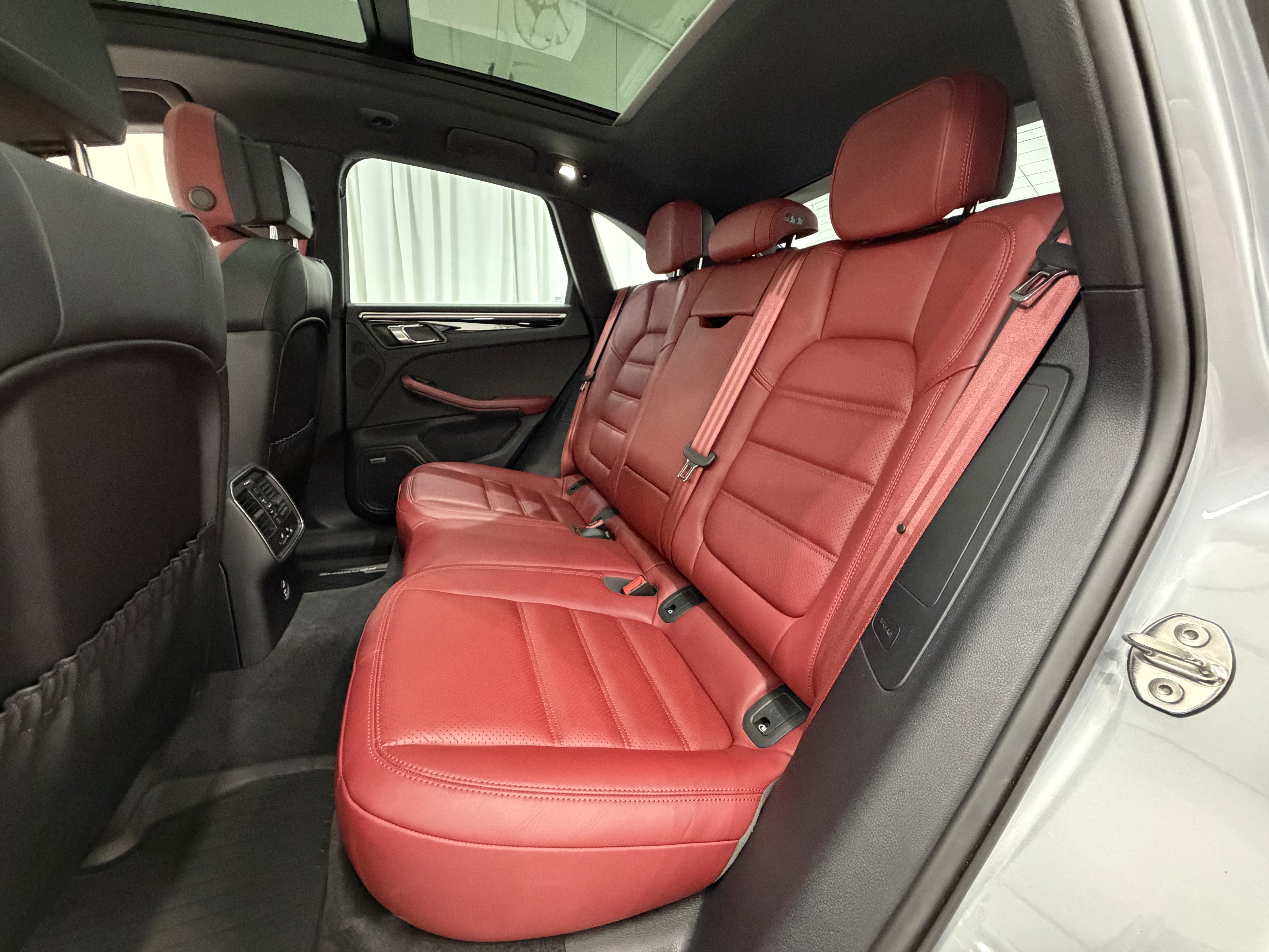 Certified 2024 Porsche Macan Turbo AWD/4WD image 20