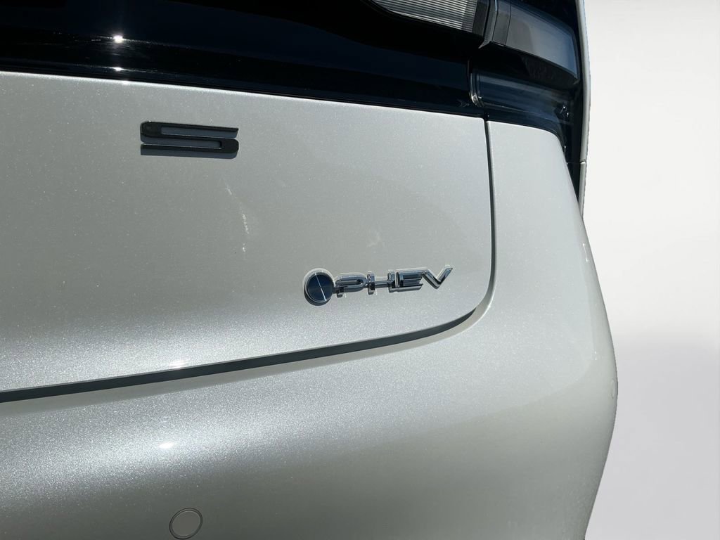 Used 2025 Toyota Prius Plug-In Hybrid image 19