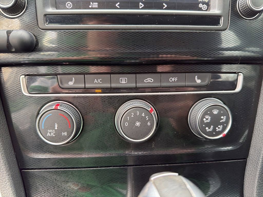 Used 2017 Volkswagen GTI SE image 23