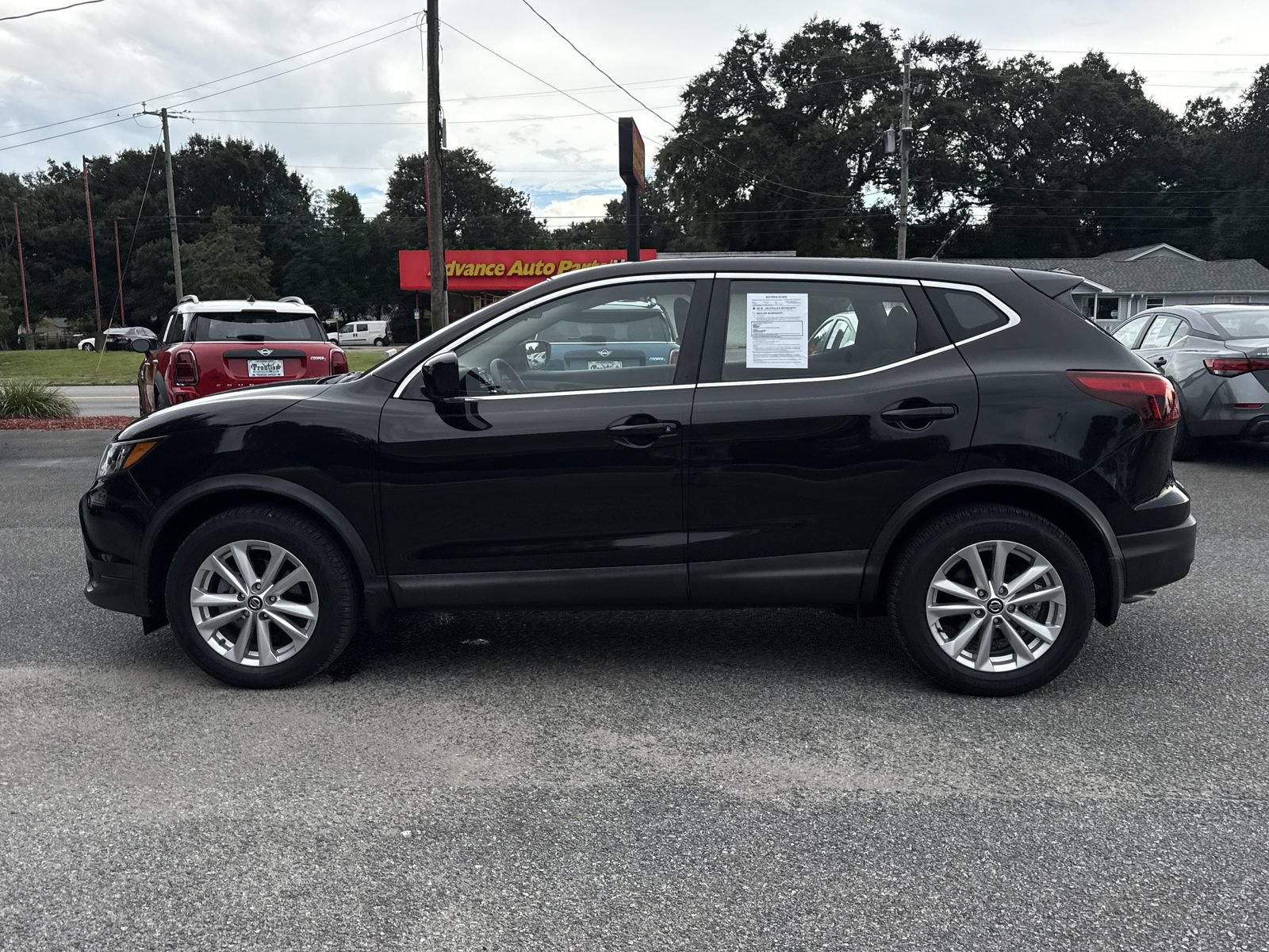 Used 2019 Nissan Rogue Sport S w/ Appearance Package FWD image 2