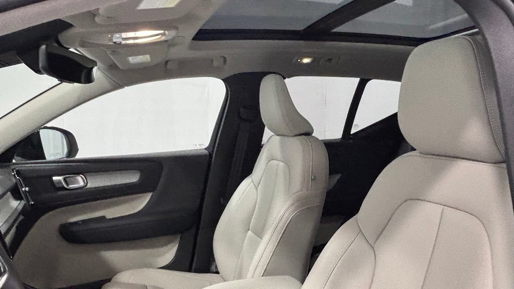 Certified 2026 Volvo XC40 B5 Plus AWD/4WD image 12
