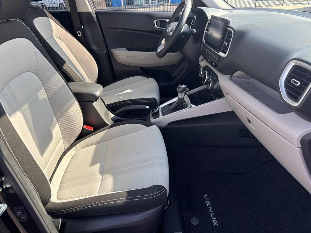 Used 2024 Hyundai Venue SEL image 14