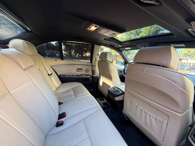 Used 2007 BMW 750i RWD image 41