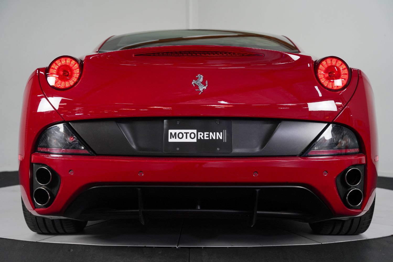 Used 2010 Ferrari California RWD image 23