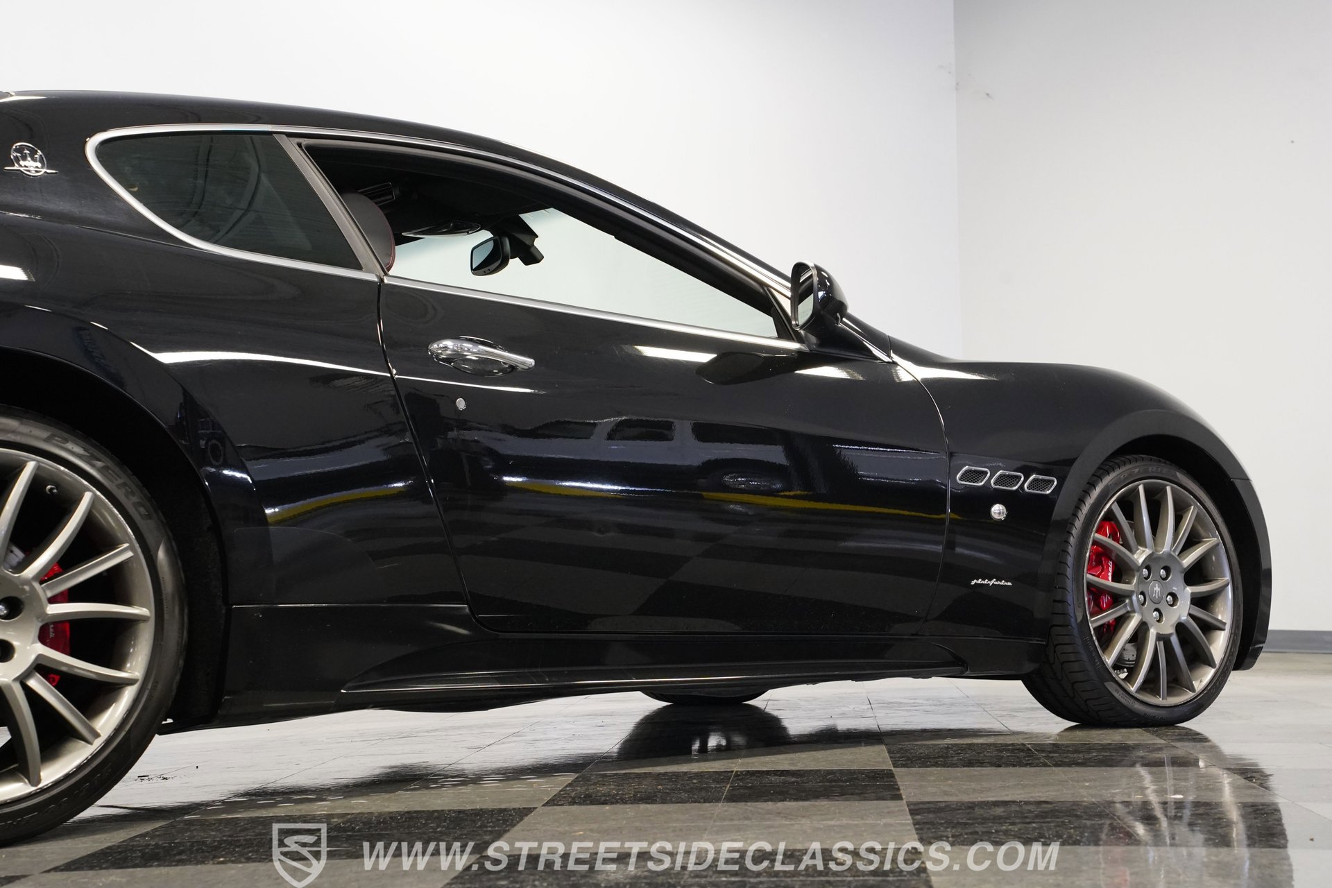 Used 2010 Maserati GranTurismo S image 29