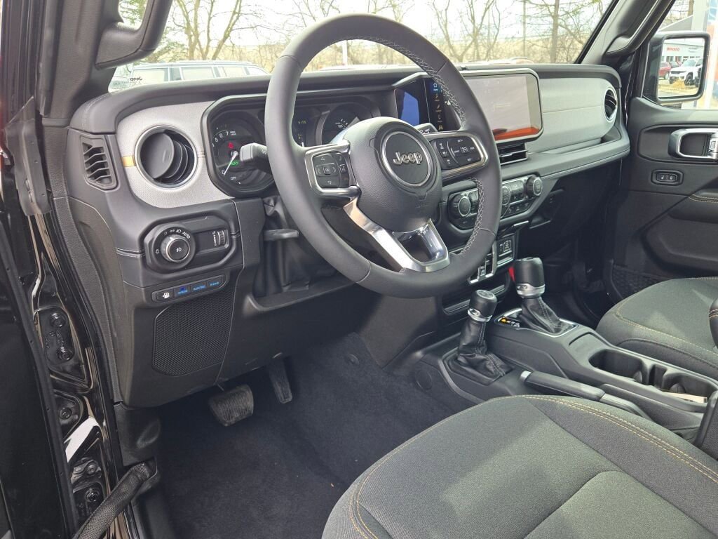 Certified 2025 Jeep Wrangler Unlimited Sahara w/ Safety Group image 20