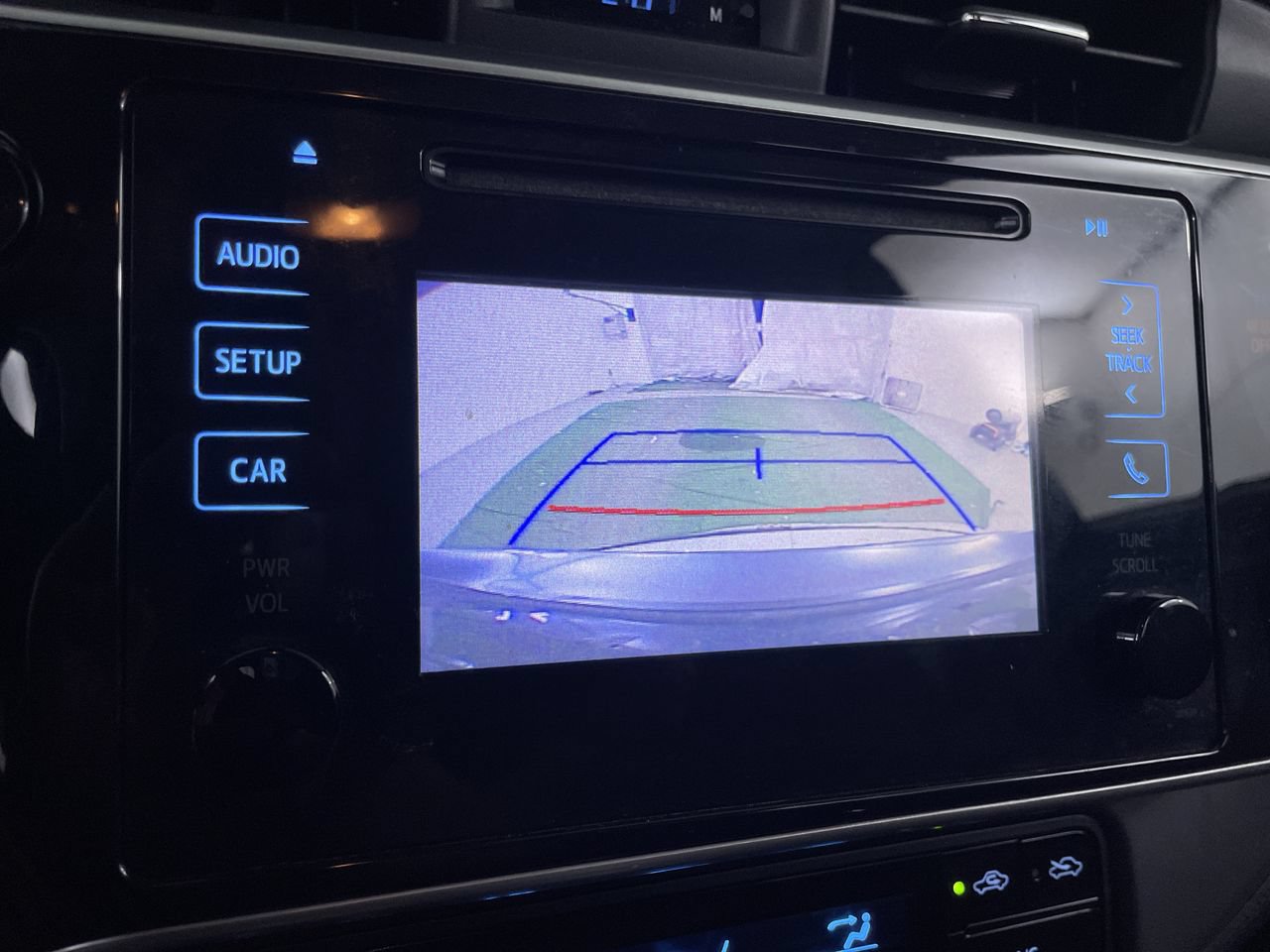 Used 2018 Toyota Corolla LE FWD image 15
