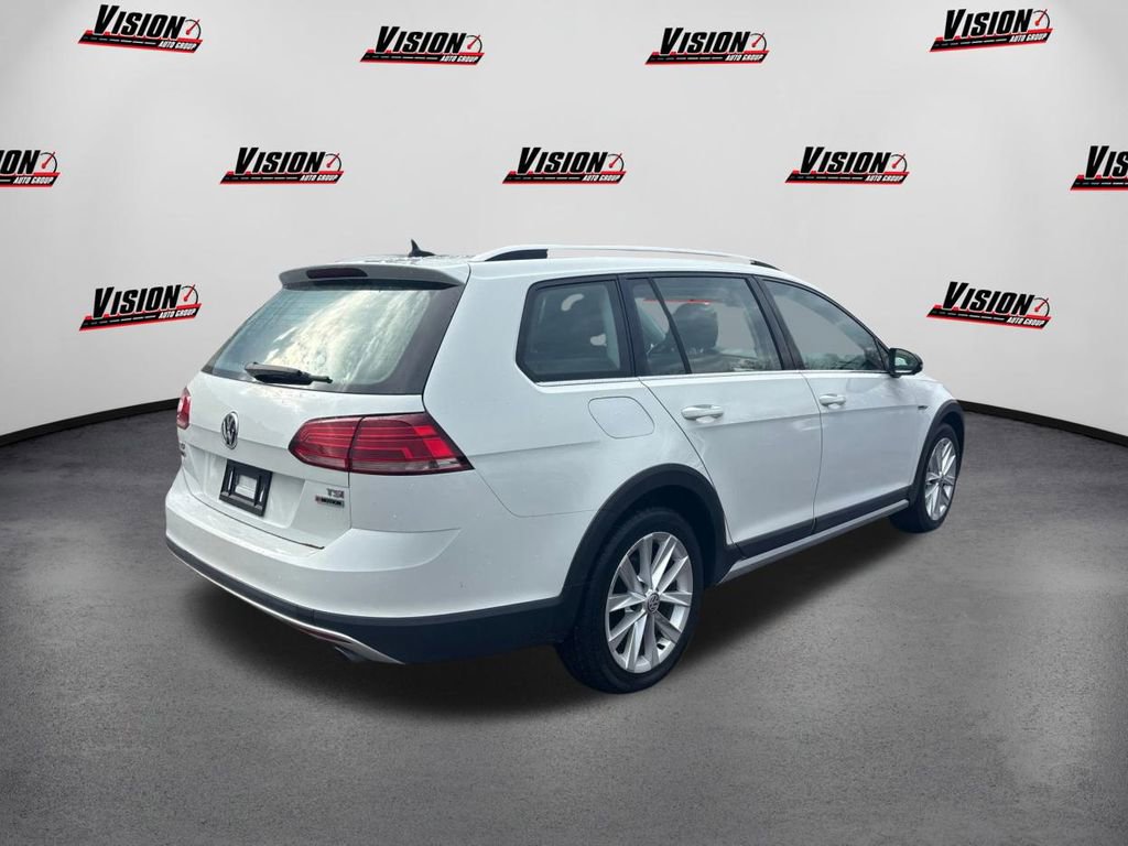Used 2018 Volkswagen Golf Alltrack SE image 5