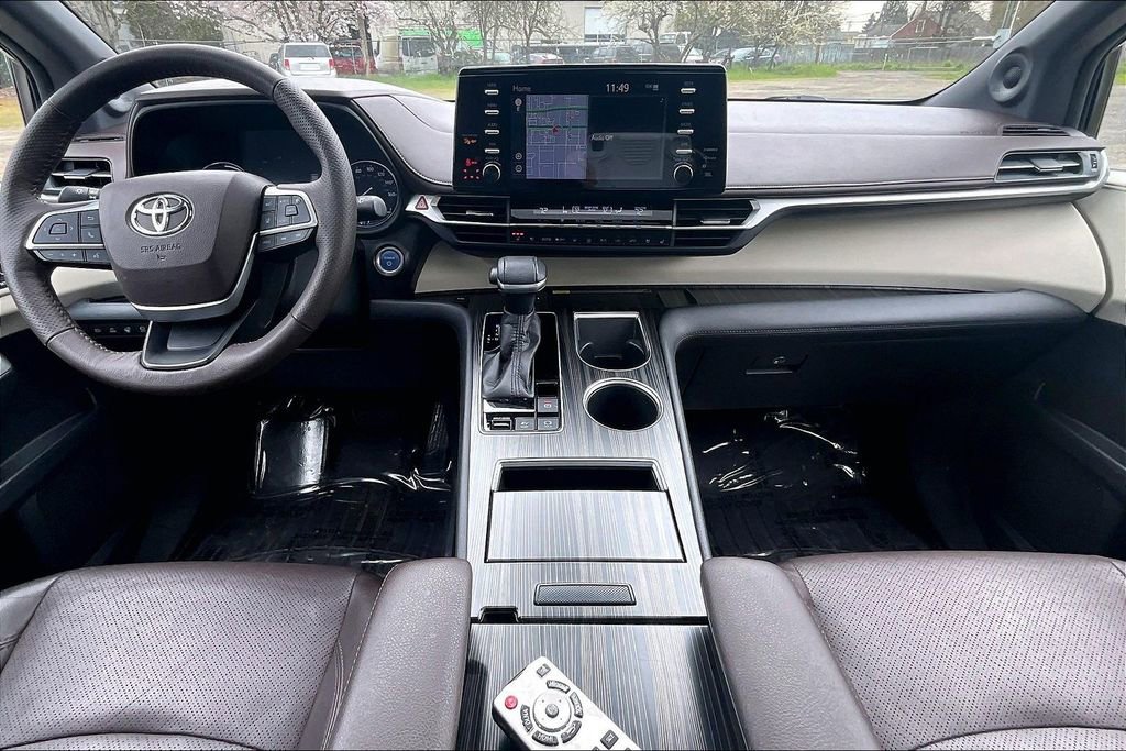 Used 2021 Toyota Sienna Platinum image 14