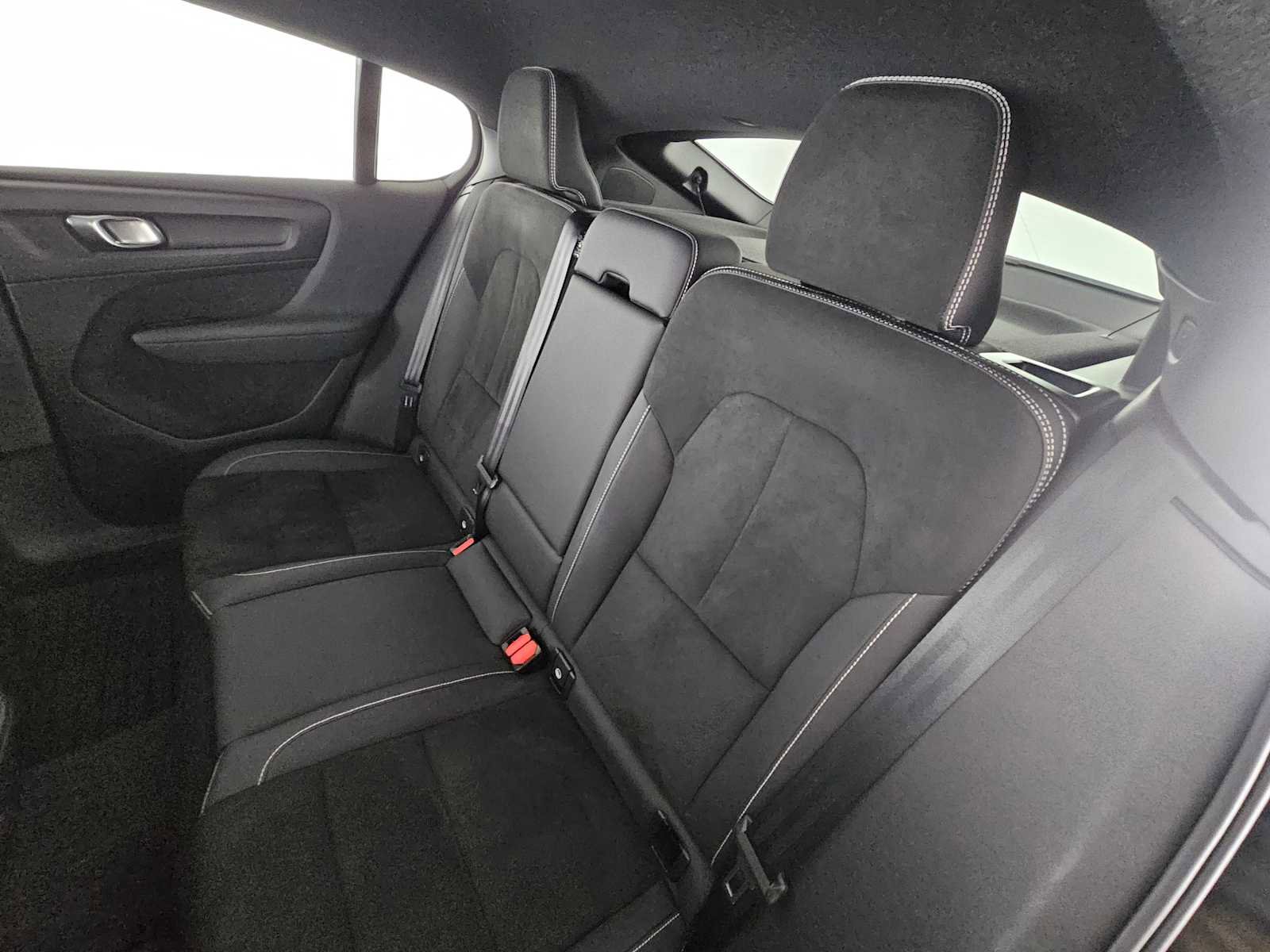 Used 2023 Volvo C40 P8 Recharge Ultimate image 18