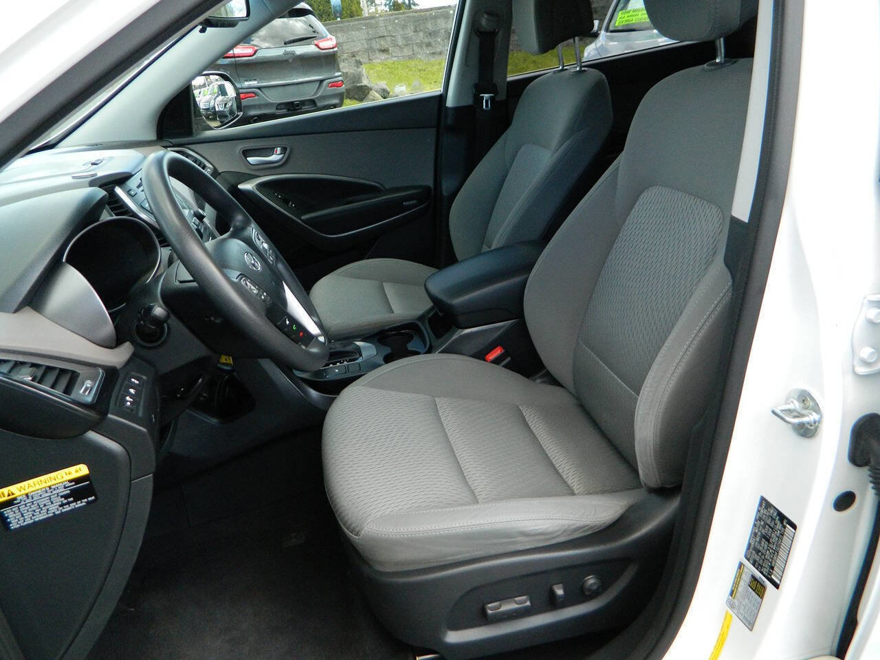 Used 2016 Hyundai Santa Fe SE image 12