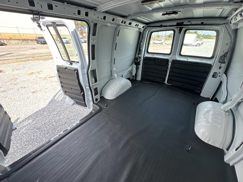 New 2025 Chevrolet Express 2500 w/ Enhanced Convenience Package image 10