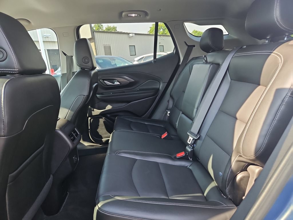 Used 2024 GMC Terrain SLT AWD/4WD image 17