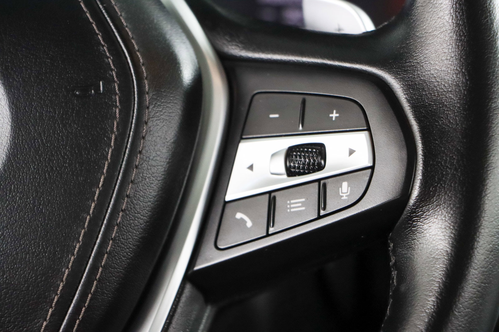 Used 2022 BMW X5 sDrive40i w/ Premium Package image 14