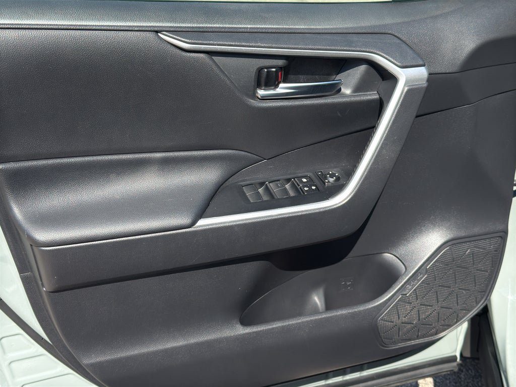 Used 2020 Toyota RAV4 XLE w/ Convenience Package AWD/4WD image 9