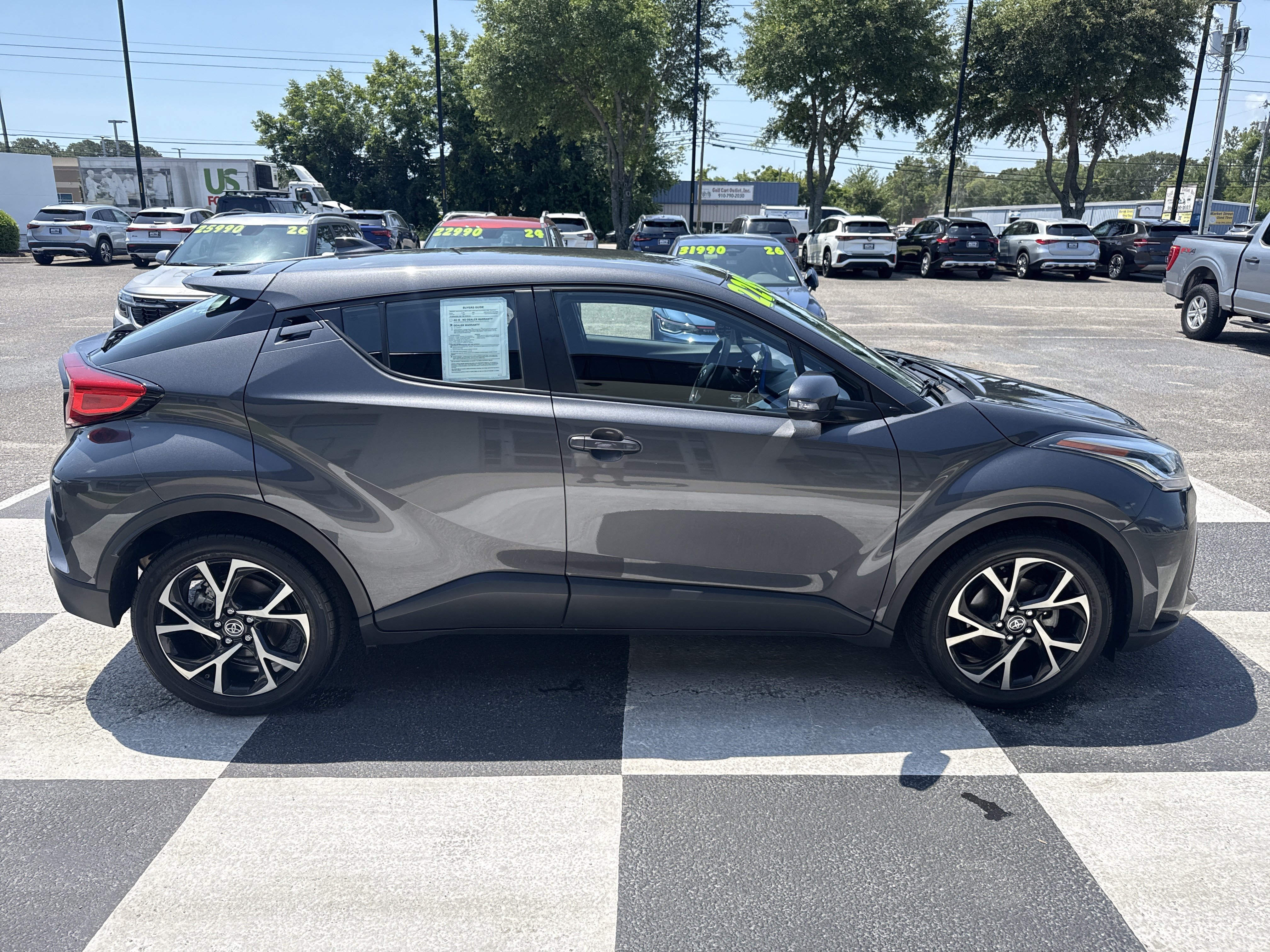 Used 2022 Toyota C-HR XLE FWD image 3