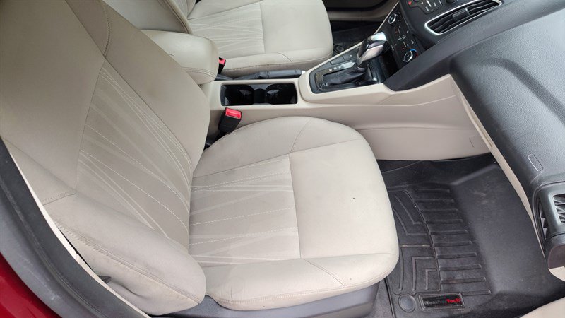 Used 2015 Ford Focus SE w/ SE Sport Package FWD image 11