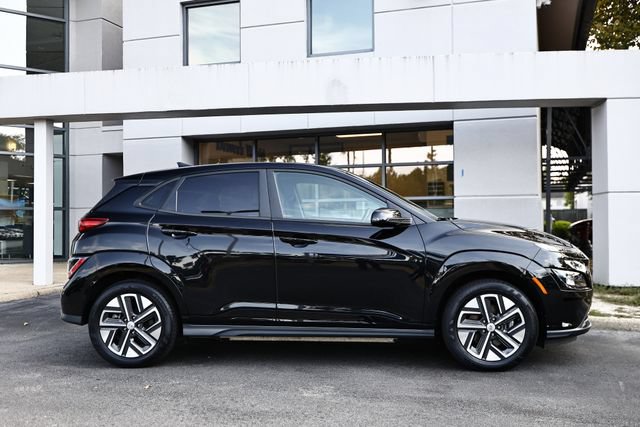 Used 2023 Hyundai Kona SE w/ Cargo Package FWD image 4