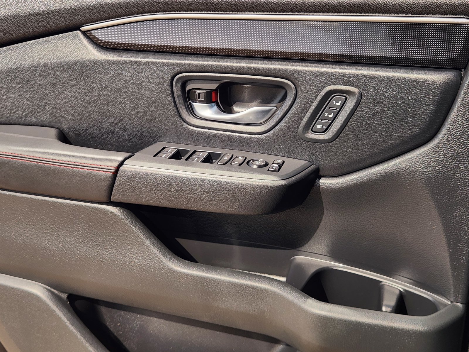 Certified 2025 Honda Pilot Black Edition image 23