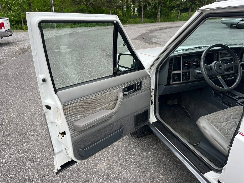 Used 1991 Jeep Cherokee Laredo AWD/4WD image 38