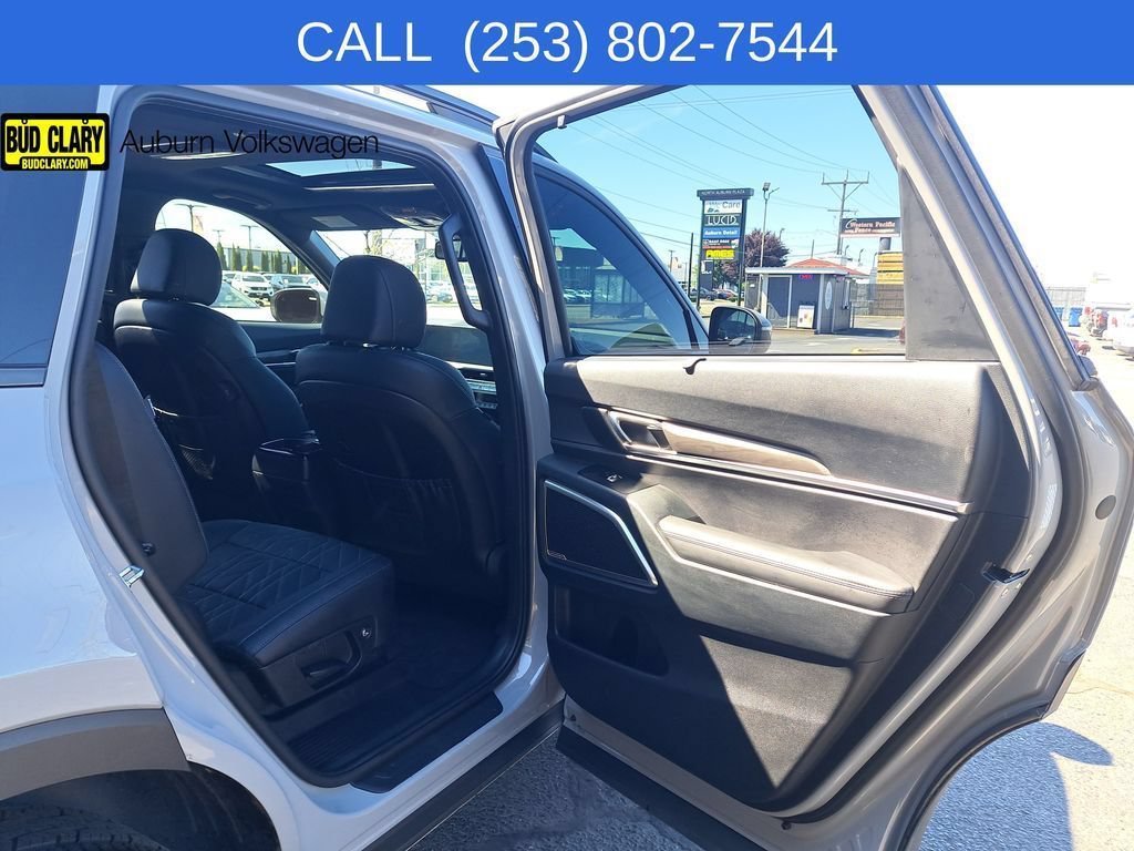 Used 2025 Kia Telluride AWD image 24