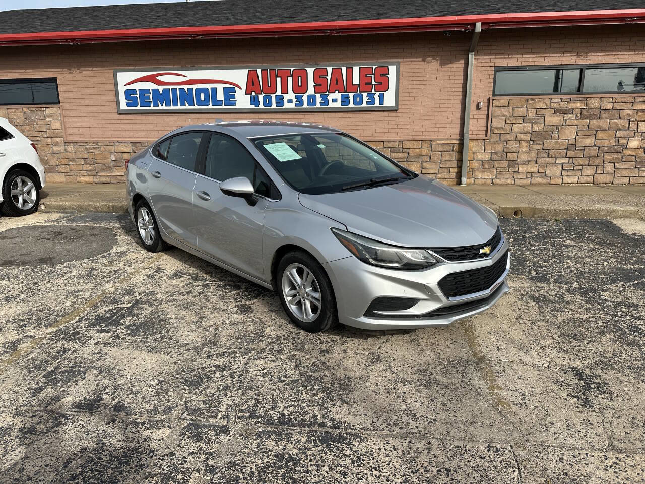 Used 2016 Chevrolet Cruze LT w/ Convenience Package image 2