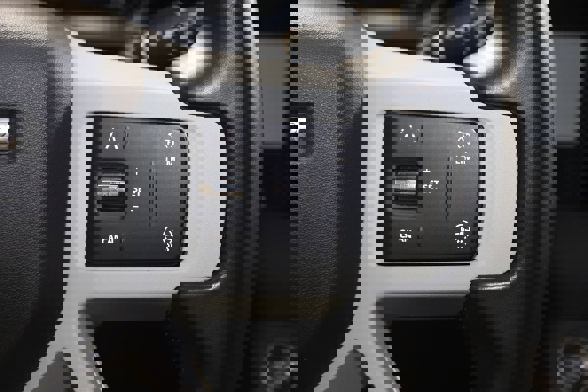 Used 2023 Land Rover Defender 110 SE image 42