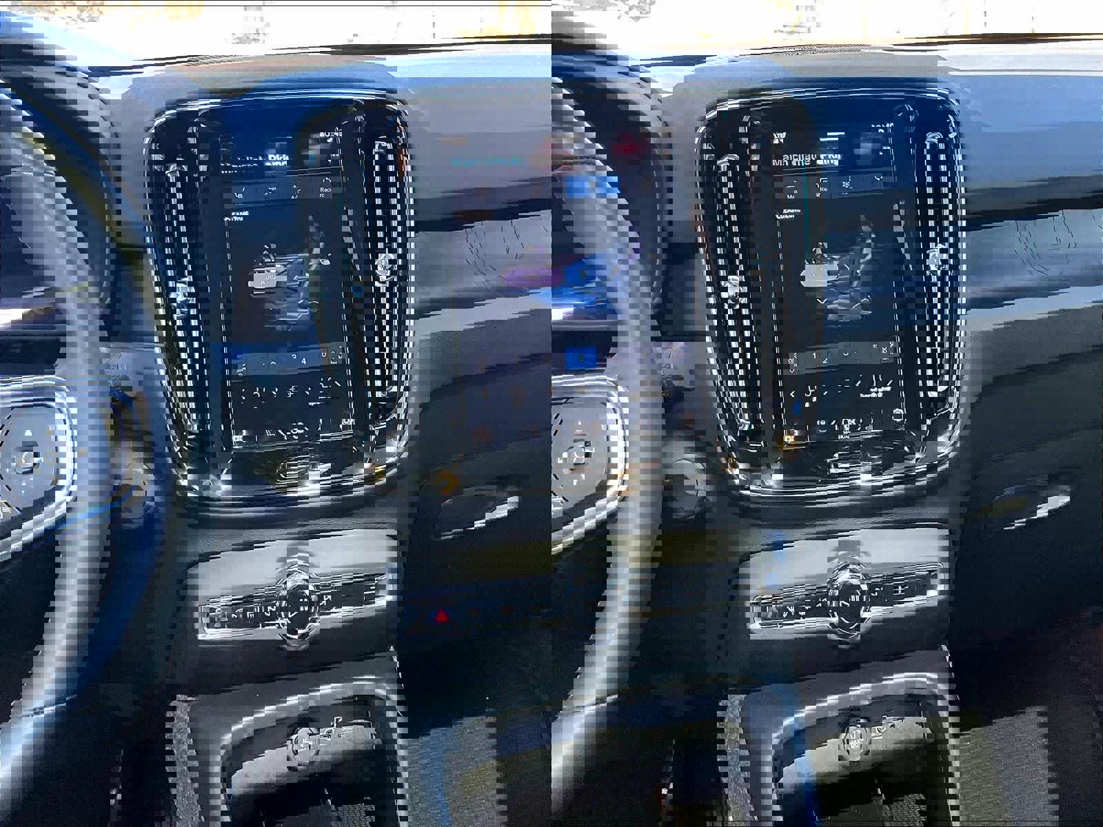 Used 2022 Volvo C40 P8 Recharge Ultimate image 9