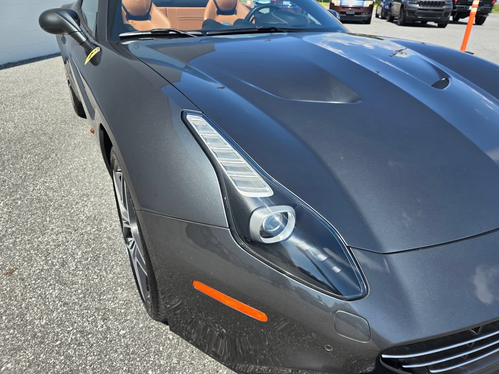 Used 2015 Ferrari California T RWD image 15