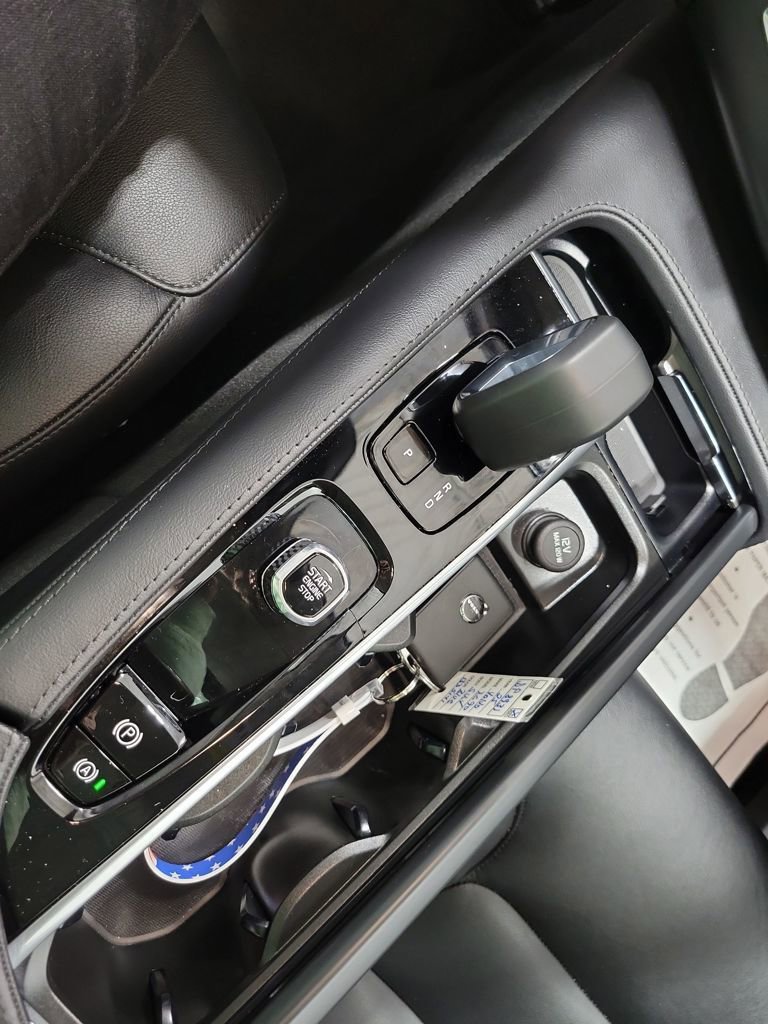 Used 2025 Volvo XC90 B5 Core image 56