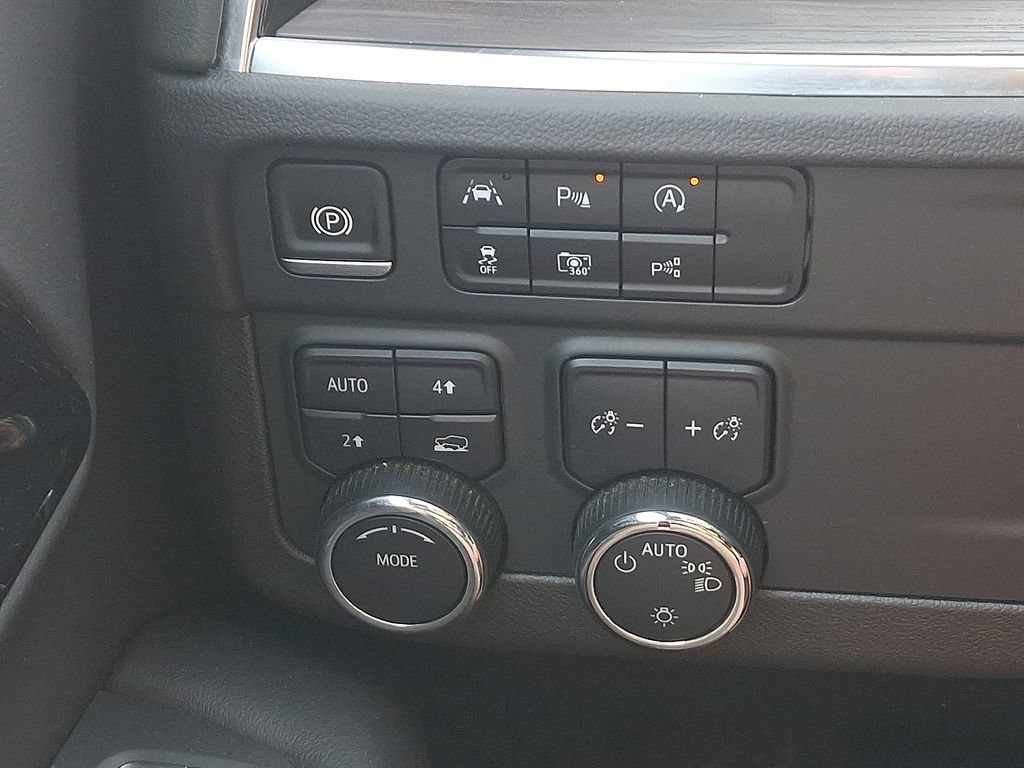 Certified 2025 Chevrolet Suburban LT AWD/4WD image 24