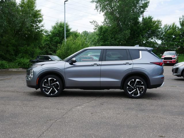 Used 2024 Mitsubishi Outlander SE AWD/4WD image 3