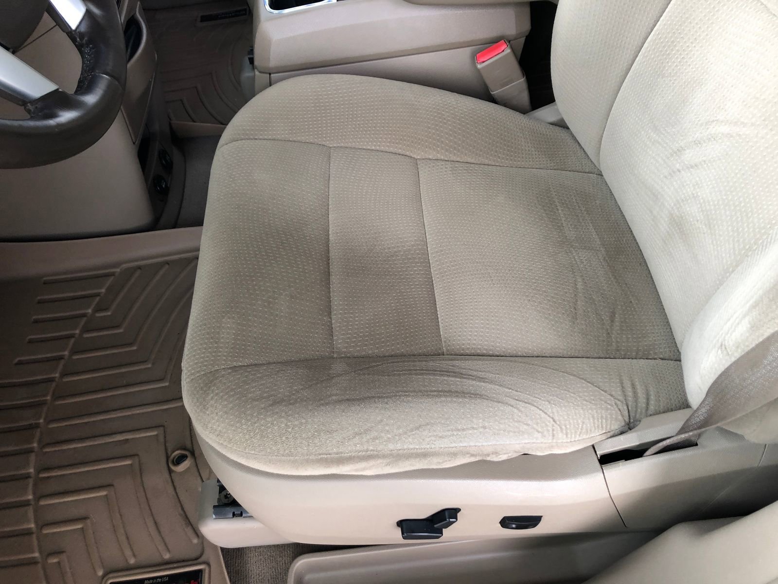 Used 2011 Chrysler Town & Country Touring FWD image 19