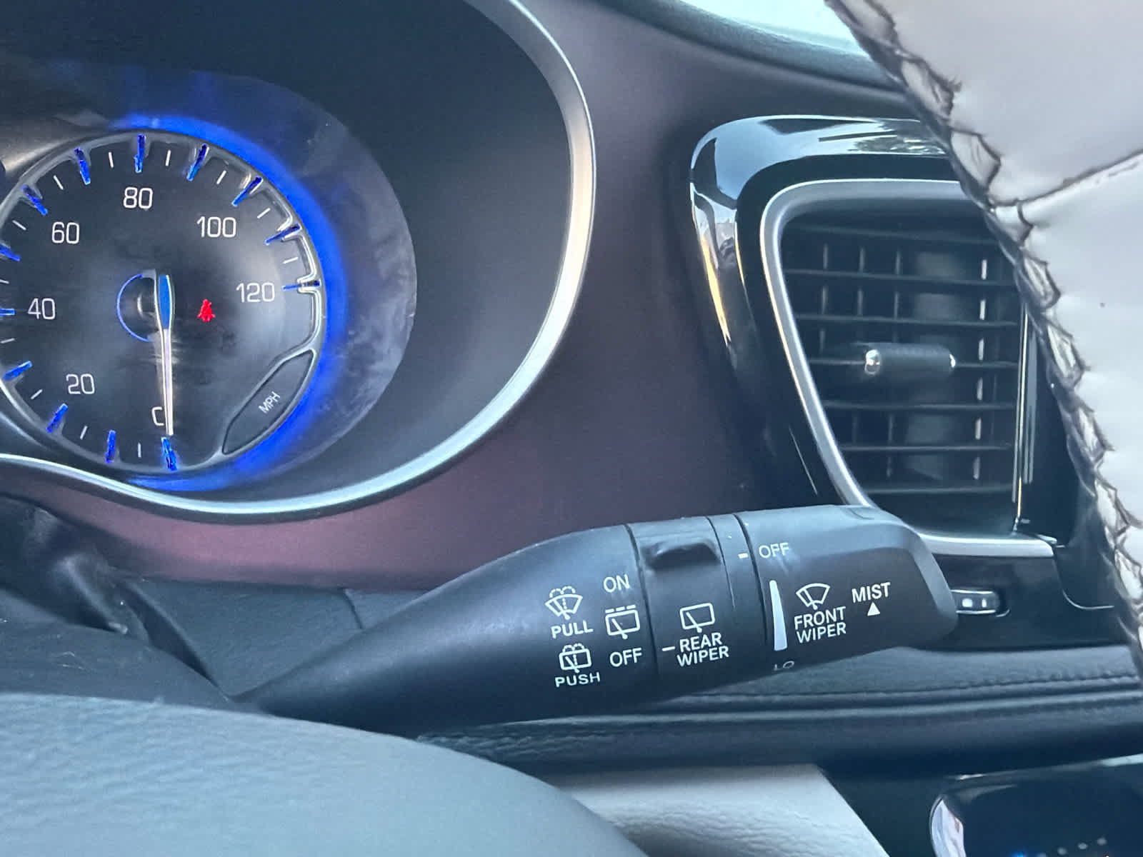 Used 2020 Chrysler Pacifica Limited w/ Advanced Safetytec Group FWD image 25